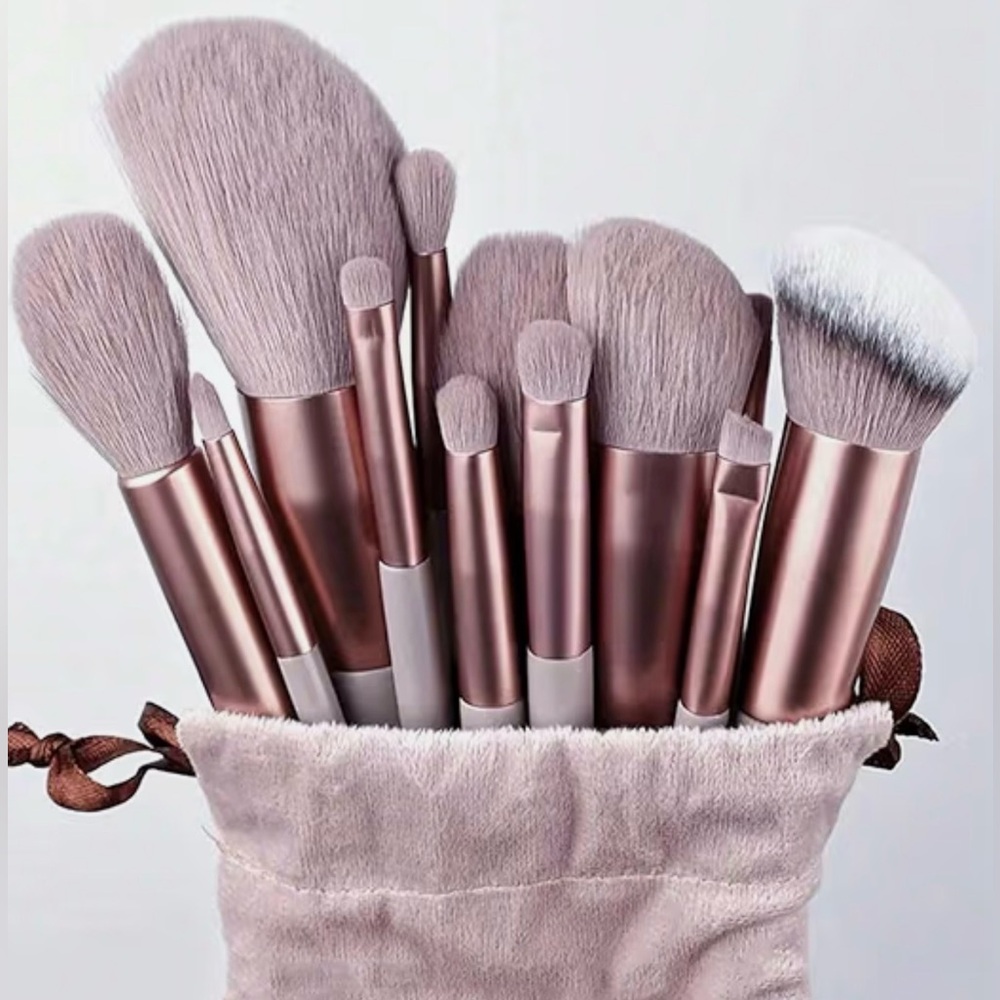 NWT- 14pc Hypoallergenic Mini Travel Makeup Brush Set
